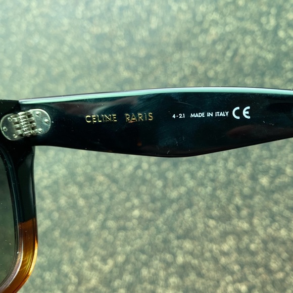 Barely worn Celine Wayfarer tortoise shell sunglasses with case. - Picture 6 of 6